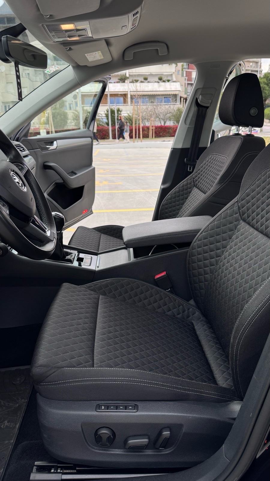 Škoda Superb 1,6 TDI, fotografija 9