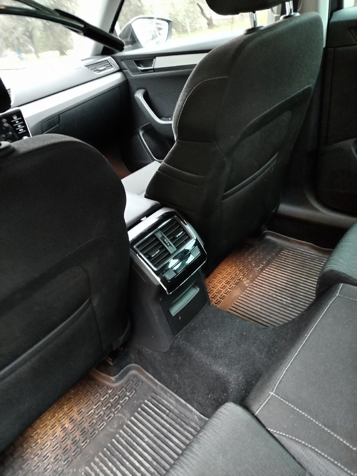 Škoda Superb 1,6 TDI, fotografija 3