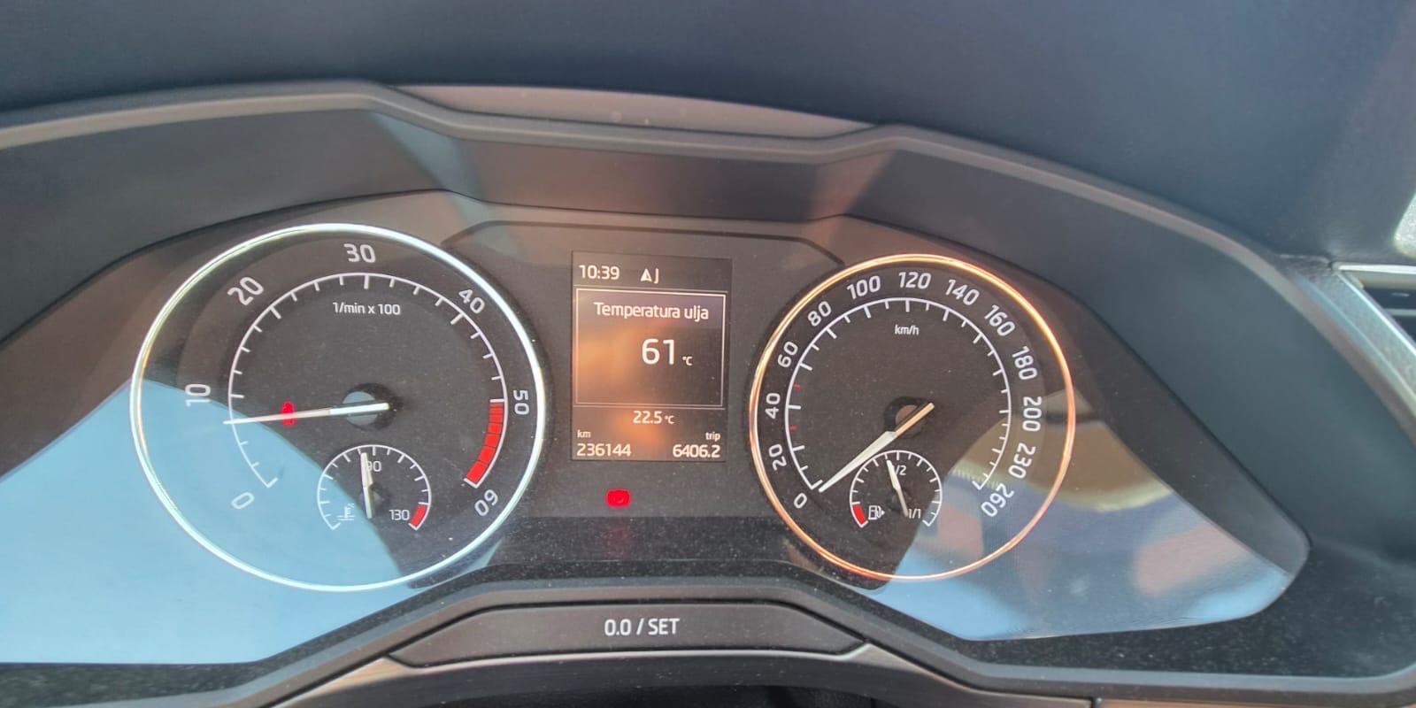 Škoda Superb 1,6 TDI, fotografija 9