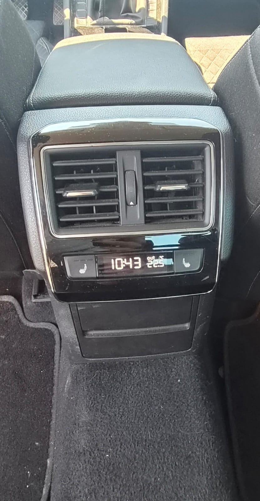 Škoda Superb 1,6 TDI, fotografija 11