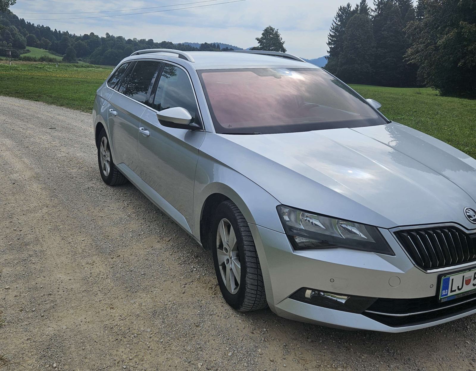 Škoda Superb 1,6 TDI, fotografija 2
