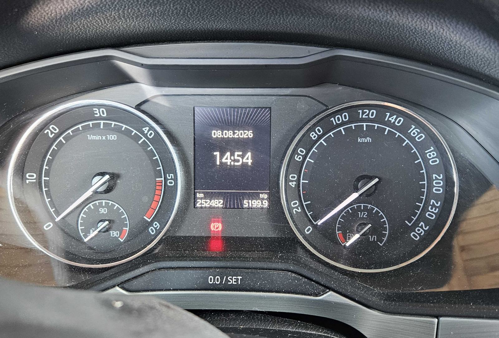 Škoda Superb 1,6 TDI, fotografija 8