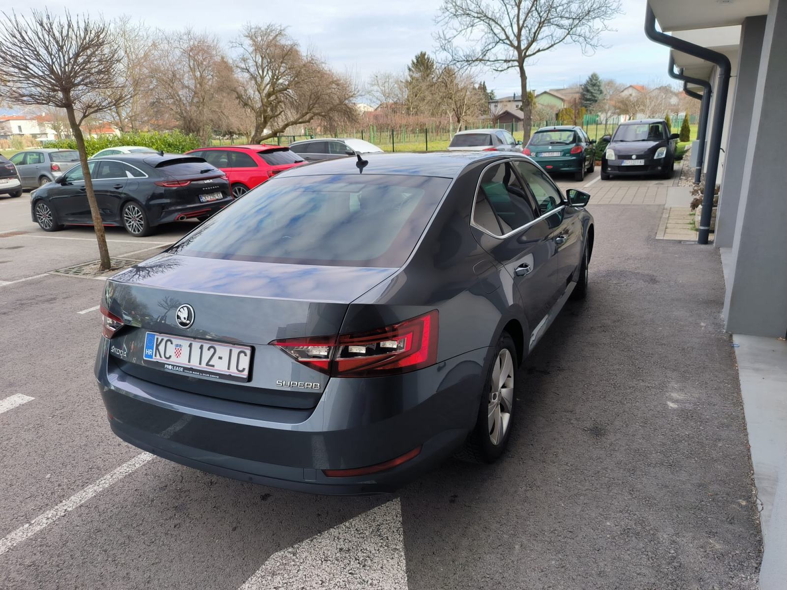 Škoda Superb 1,6 TDI, fotografija 3