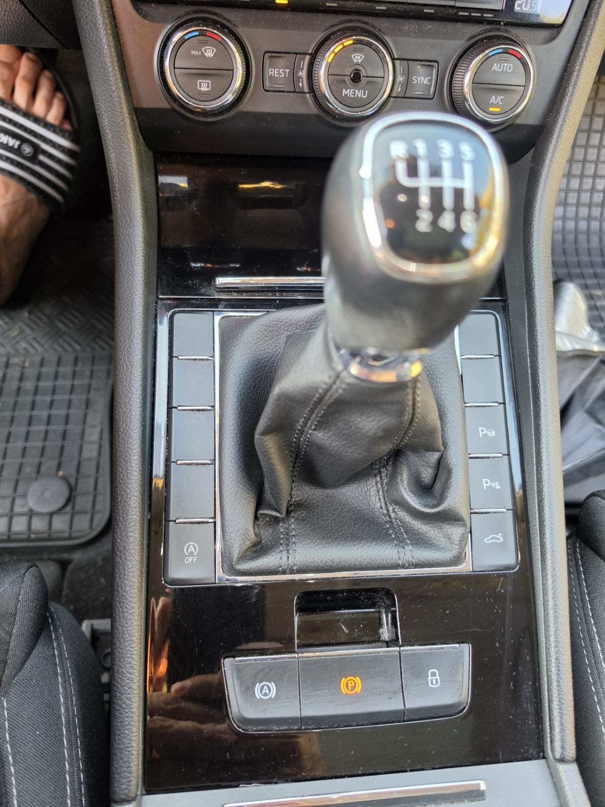 Škoda Superb 1,6 TDI, fotografija 8