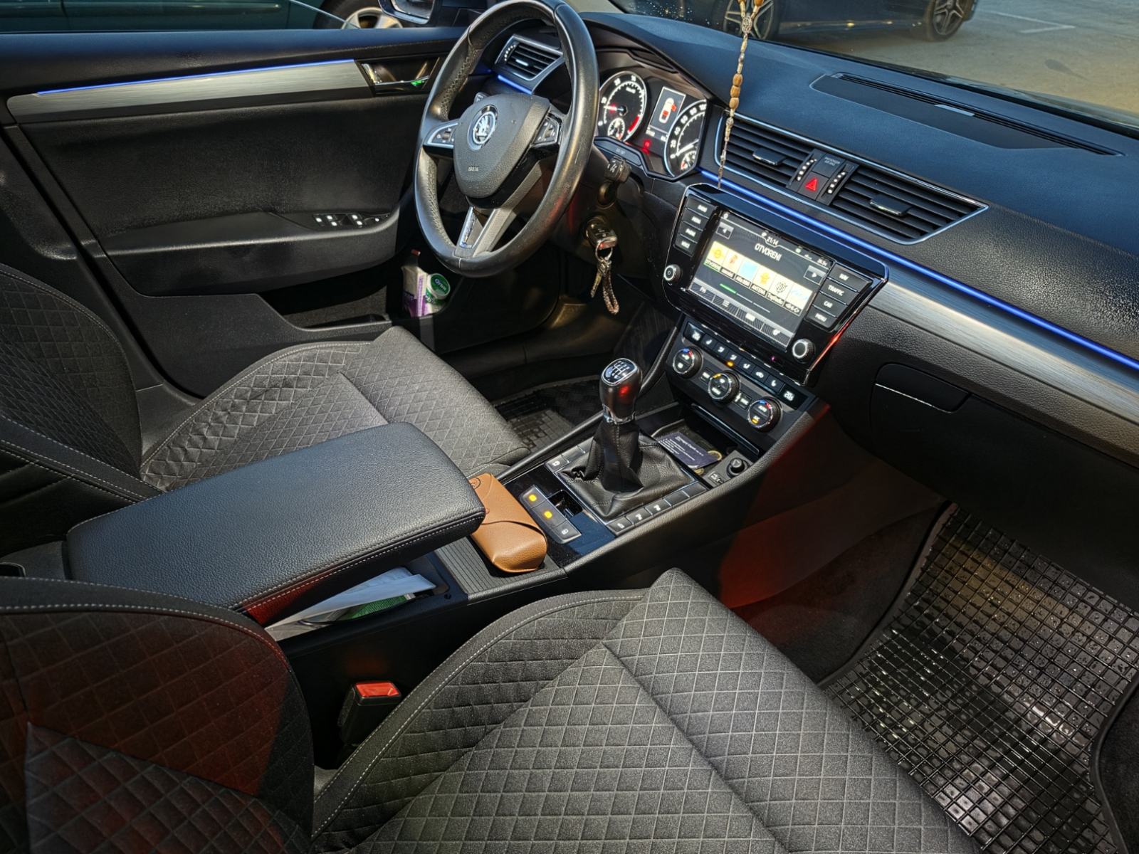 Škoda Superb 1,6 TDI, fotografija 16