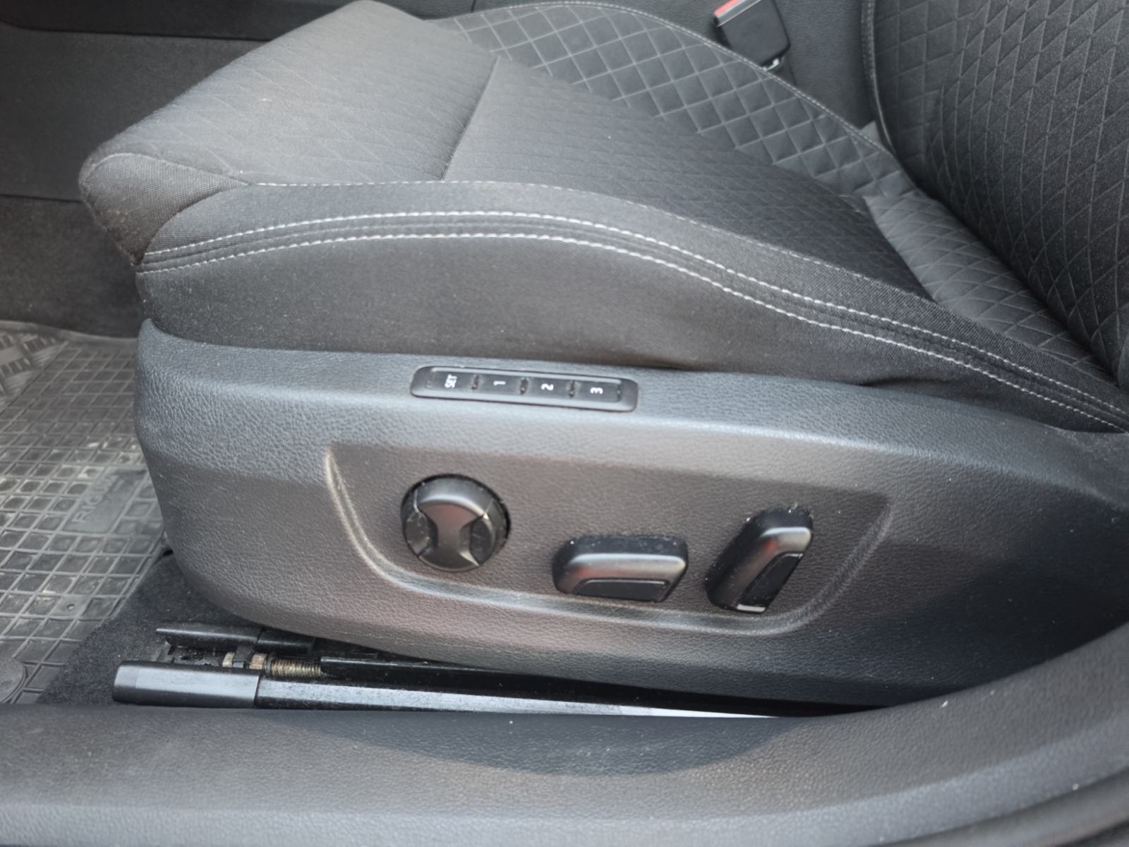 Škoda Superb 1,6 TDI, fotografija 10