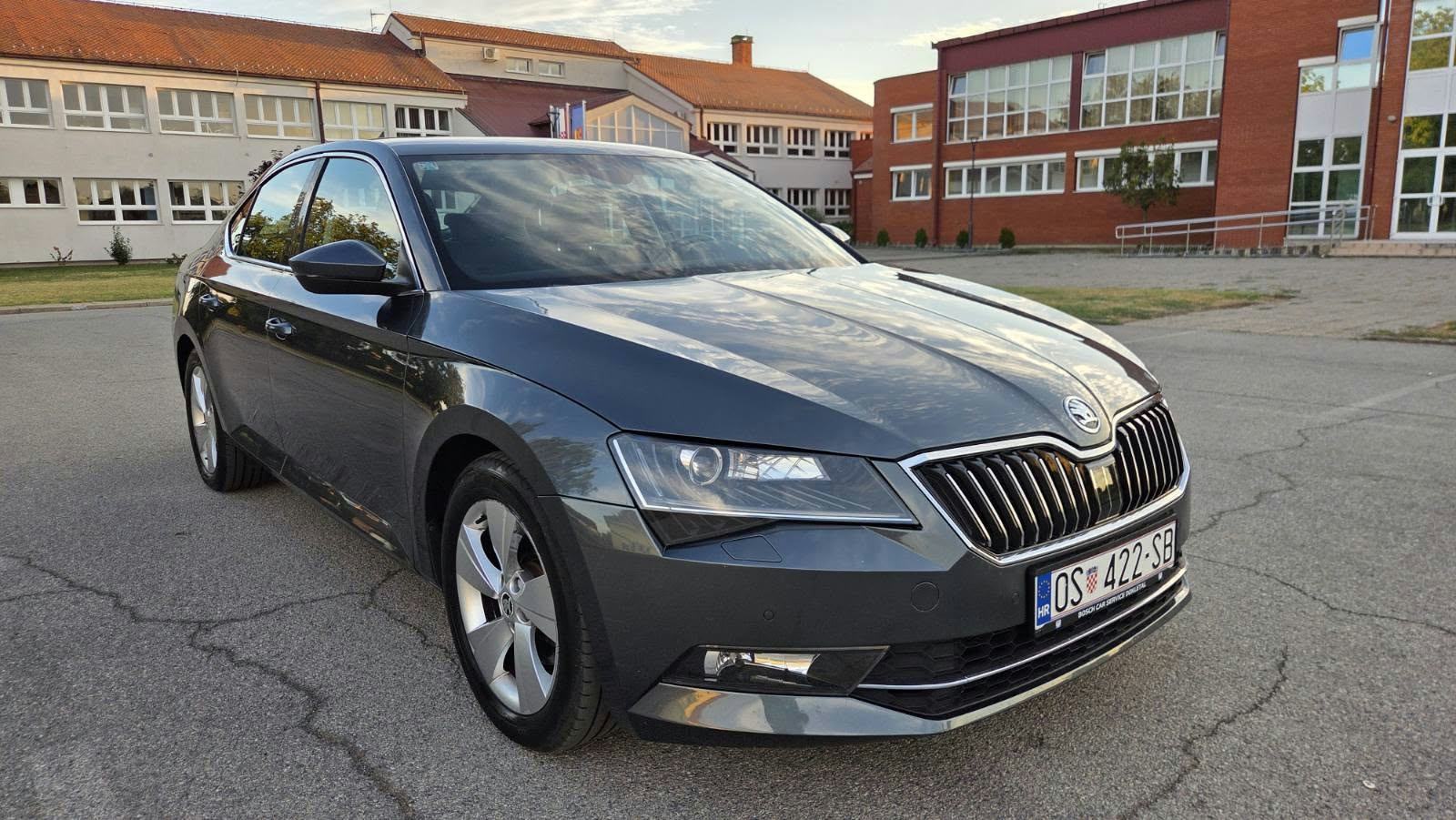 Škoda Superb 1,6 TDI Može zamjena... reg.9/27. 171 tkm., pogled izvana - slika 1