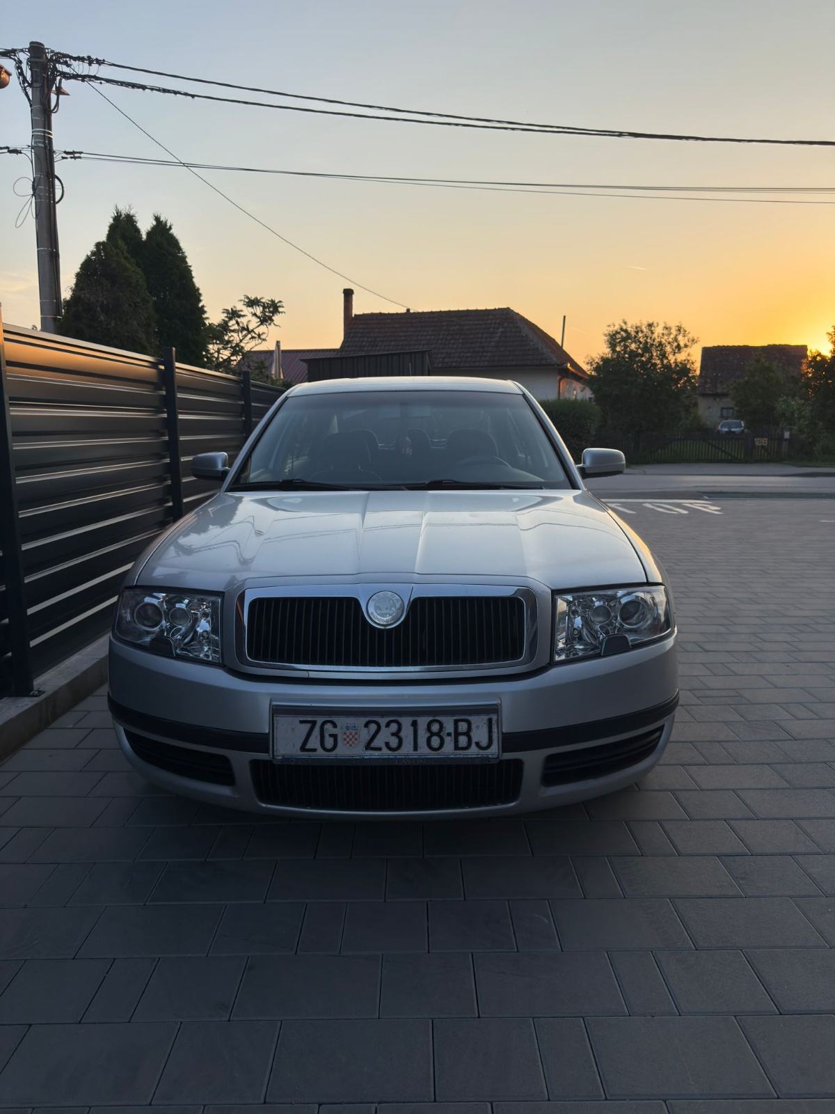 Škoda Superb 1,9 TDi, fotografija 3