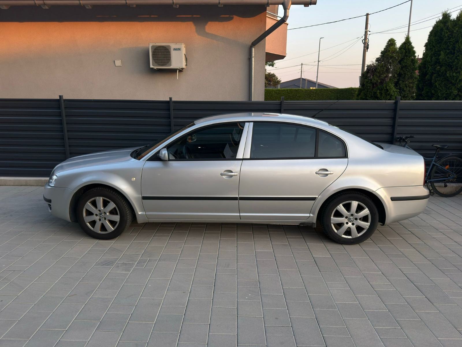 Škoda Superb 1,9 TDi, fotografija 7
