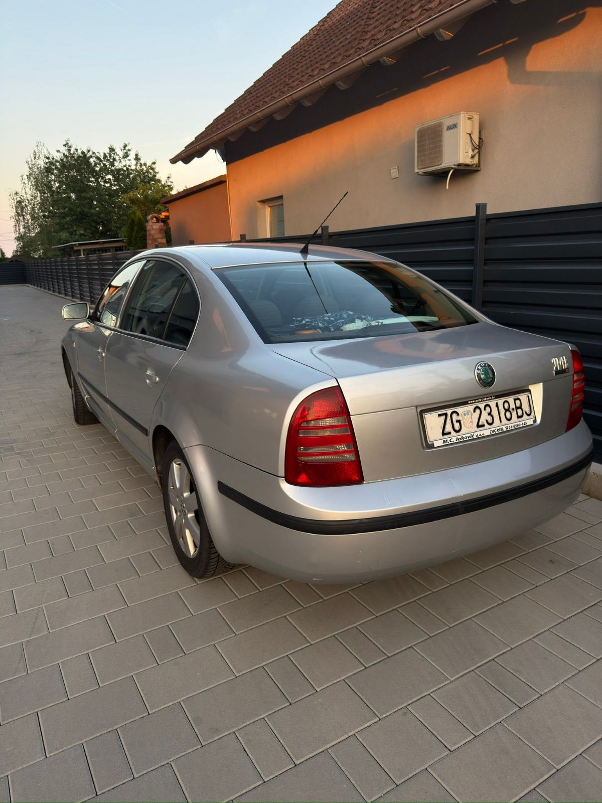 Škoda Superb 1,9 TDi, fotografija 5
