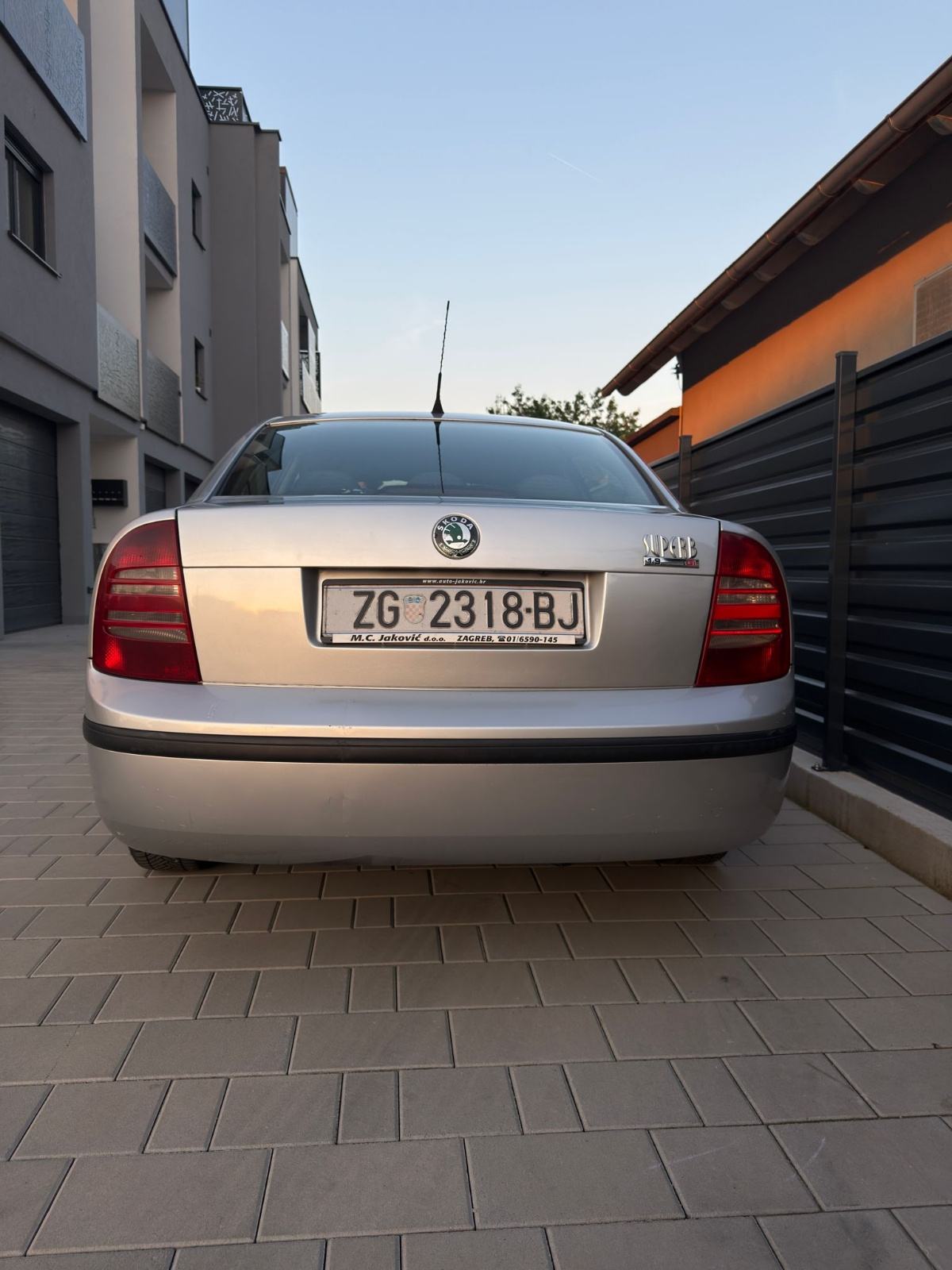 Škoda Superb 1,9 TDi, fotografija 9