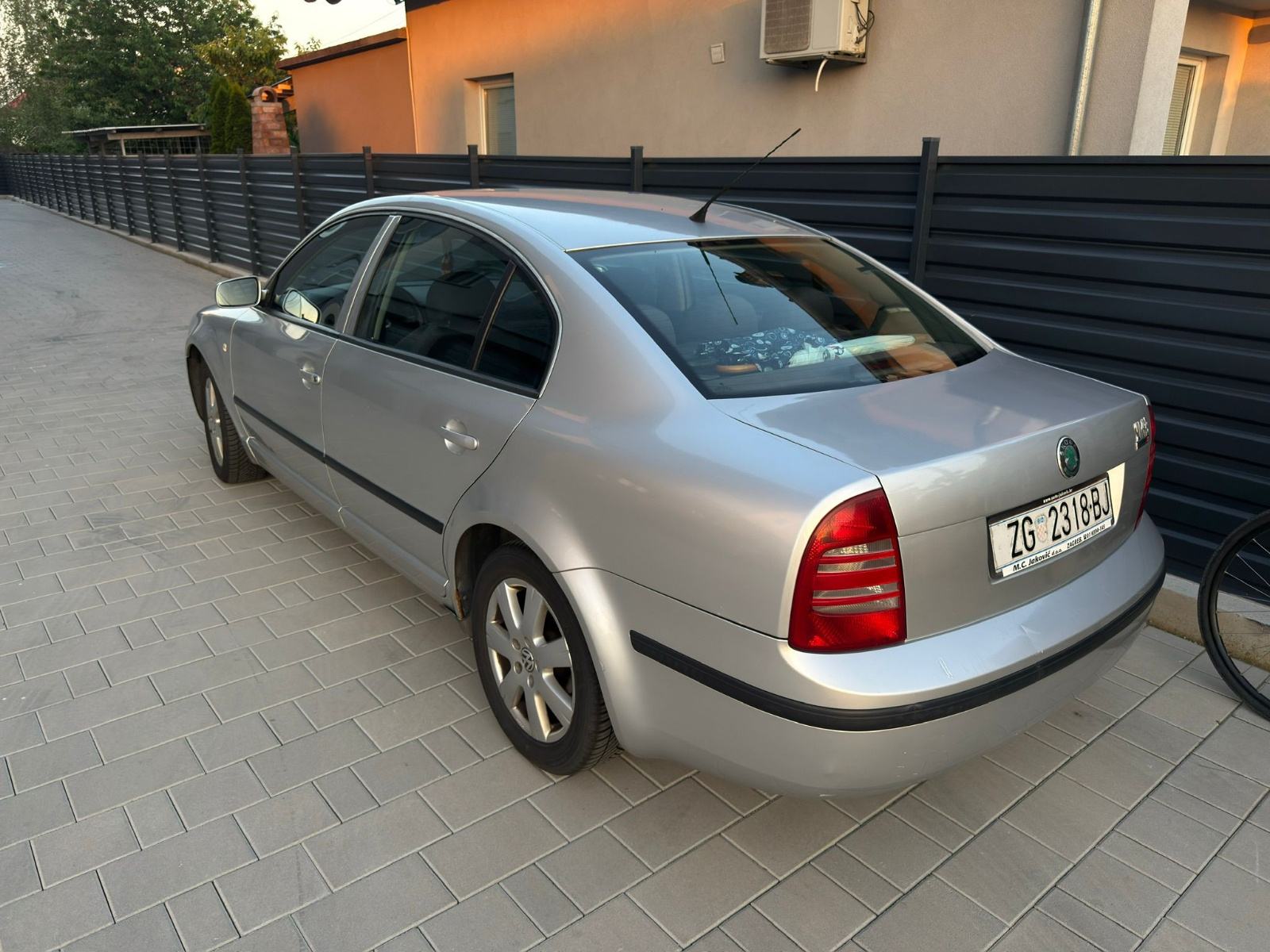 Škoda Superb 1,9 TDi, fotografija 8