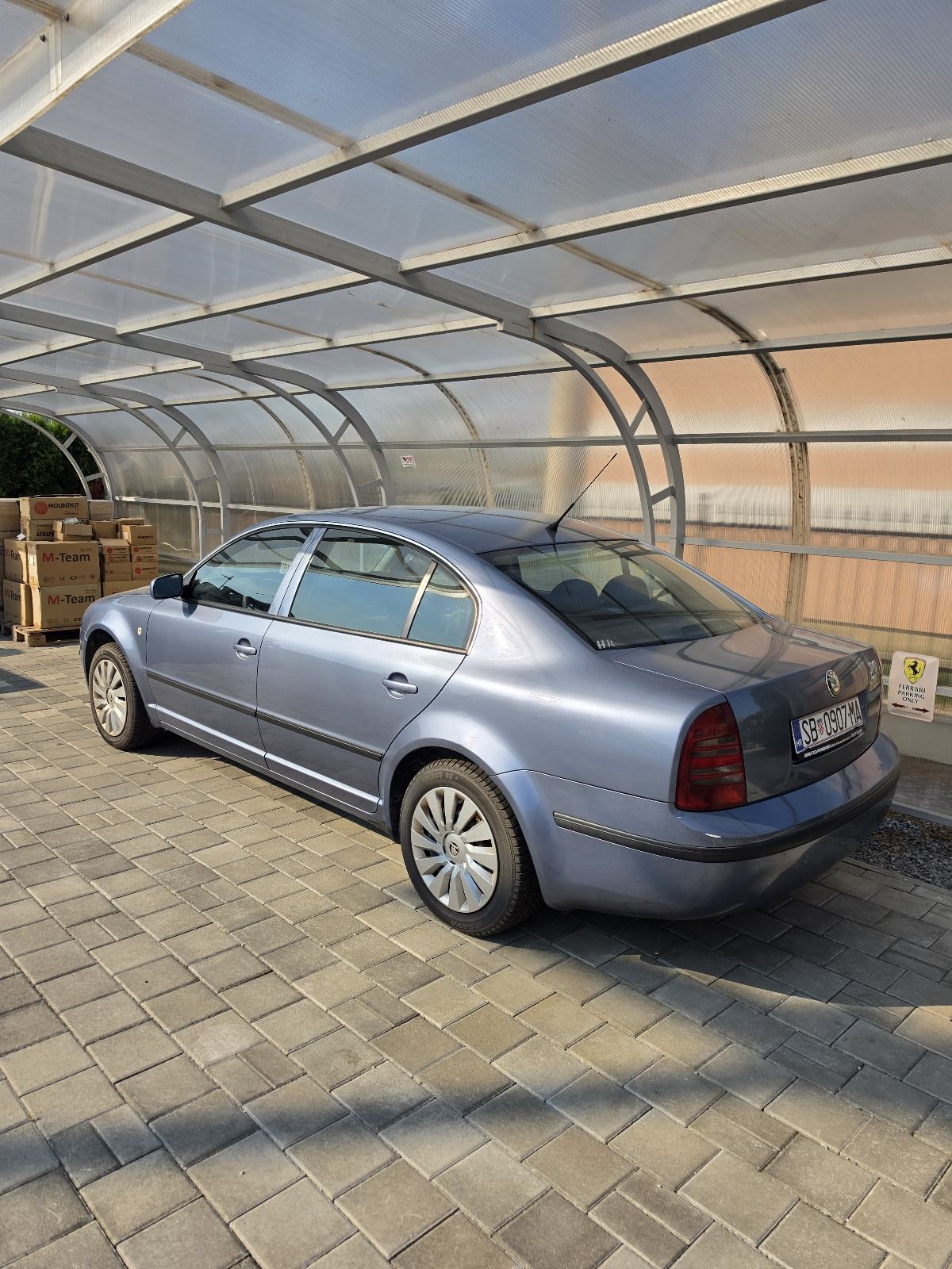 Škoda Superb 1,9 TDi, fotografija 3