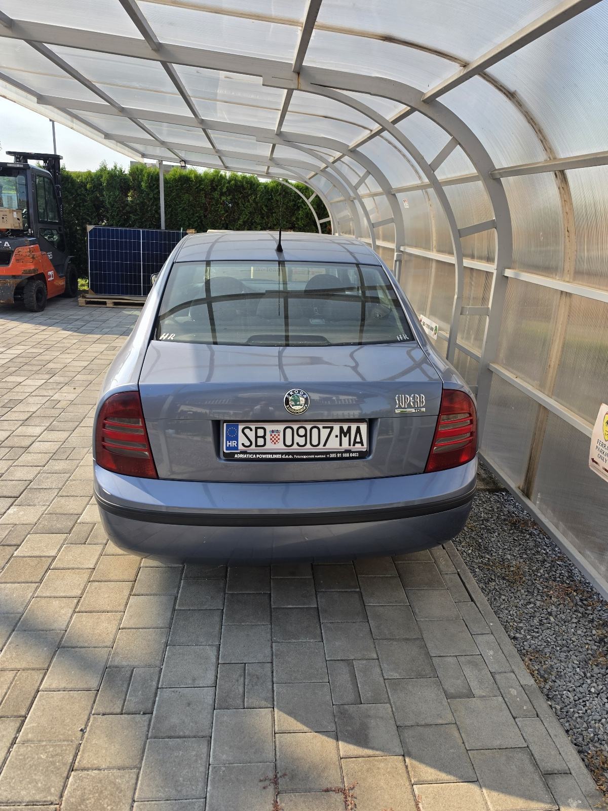 Škoda Superb 1,9 TDi, fotografija 9