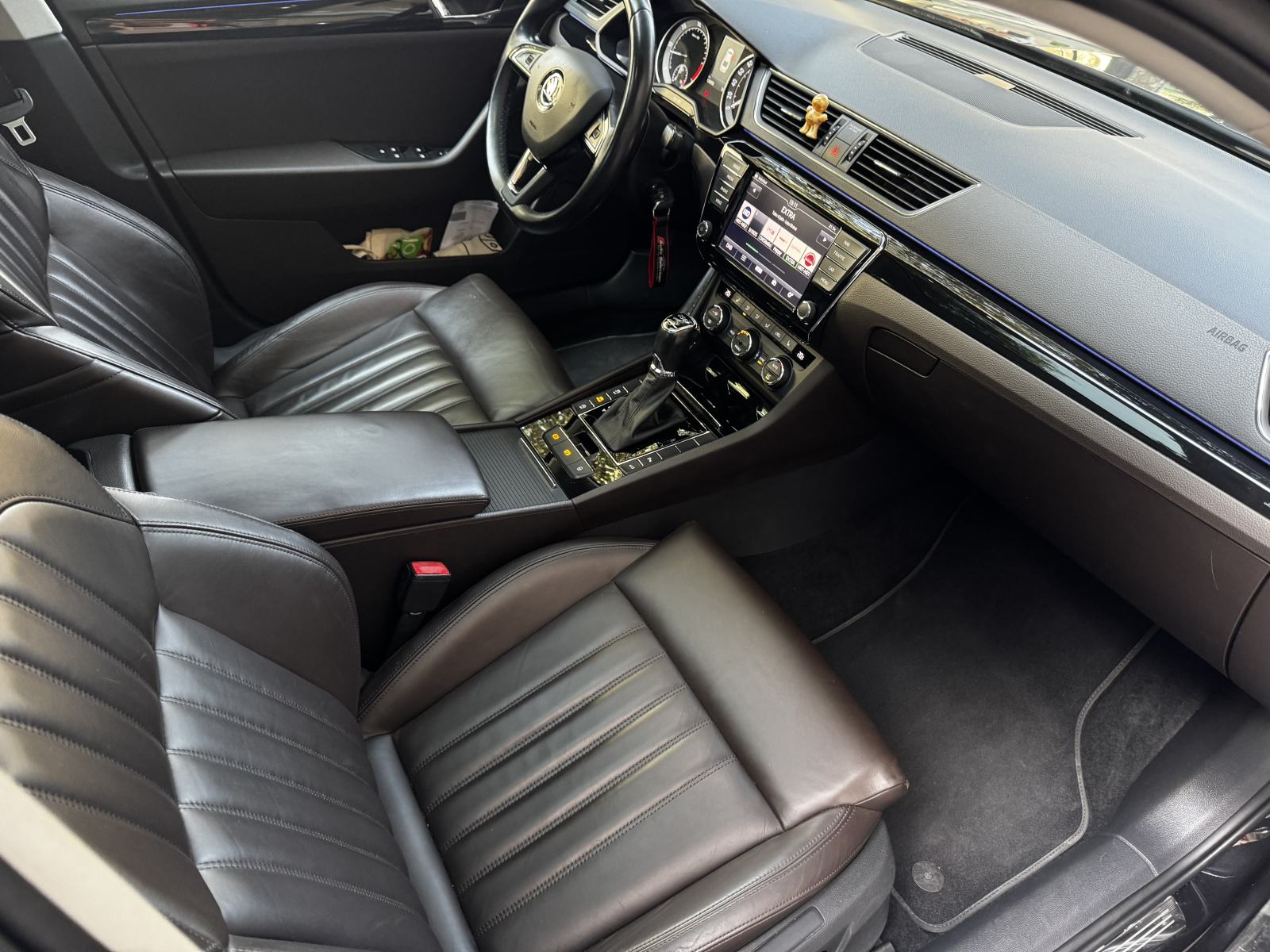 Škoda Superb 2,0 TDI 140kw L&K automatik, 2 seta guma, fotografija 7