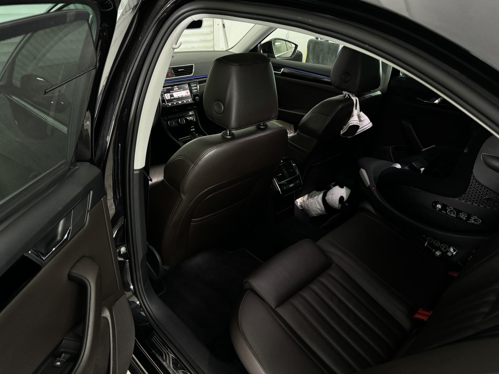 Škoda Superb 2,0 TDI 140kw L&K automatik, 2 seta guma, fotografija 10