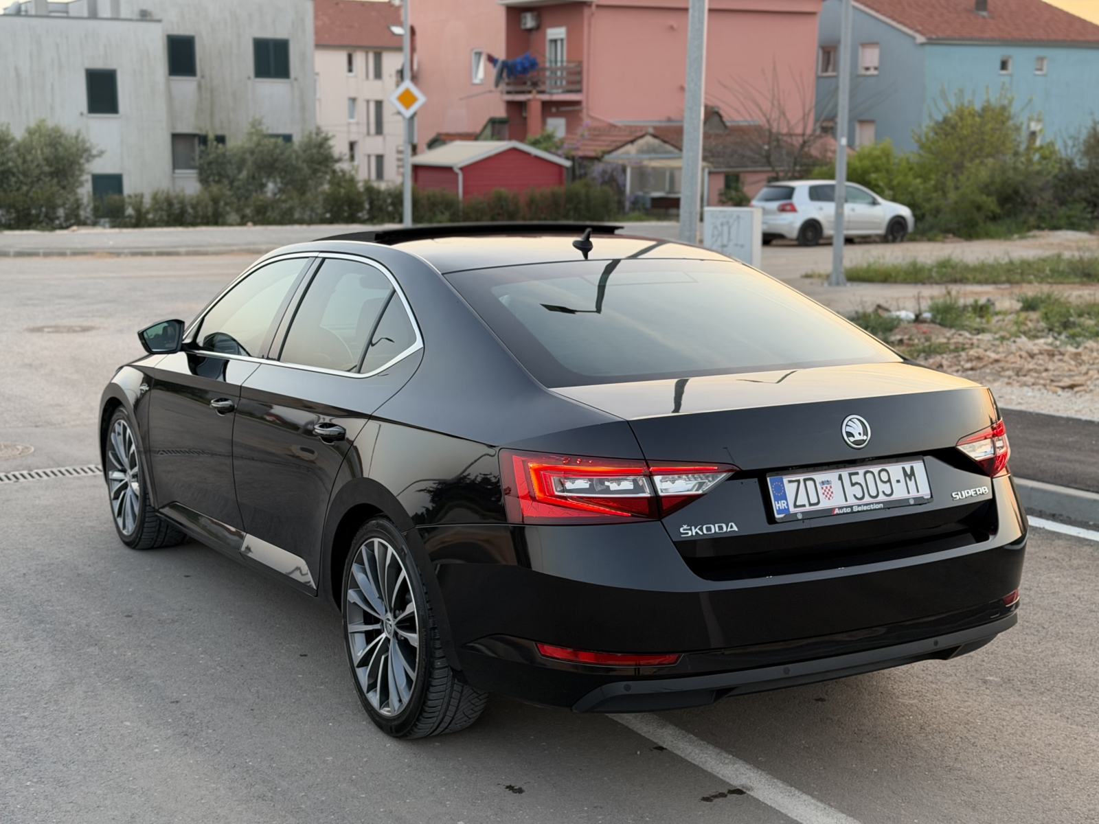 Škoda Superb 2,0 TDI 140kw L&K automatik, 2 seta guma, fotografija 4