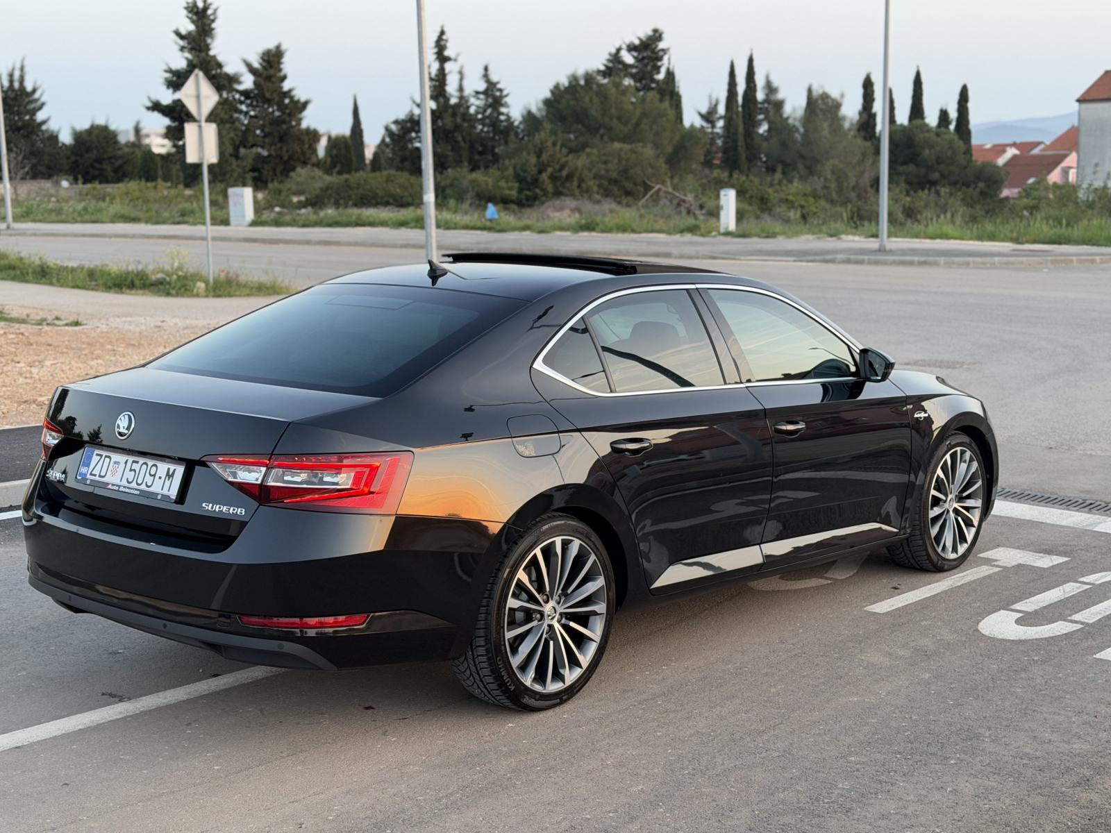 Škoda Superb 2,0 TDI 140kw L&K automatik, 2 seta guma, fotografija 5