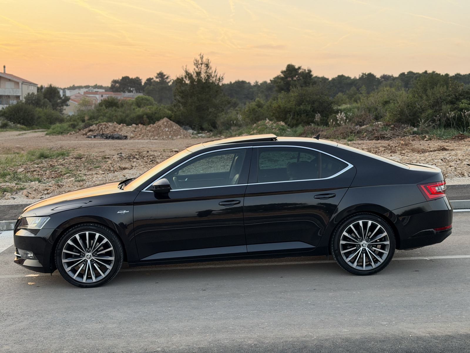 Škoda Superb 2,0 TDI 140kw L&K automatik, 2 seta guma, fotografija 6