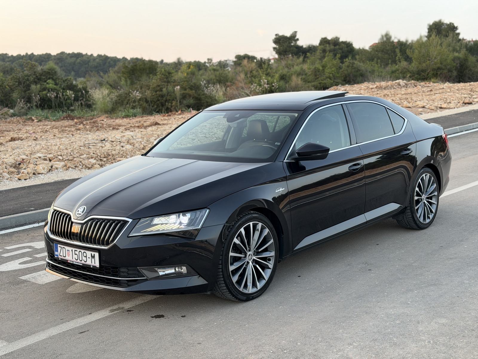 Škoda Superb 2,0 TDI 140kw L&K automatik, 2 seta guma, fotografija 2