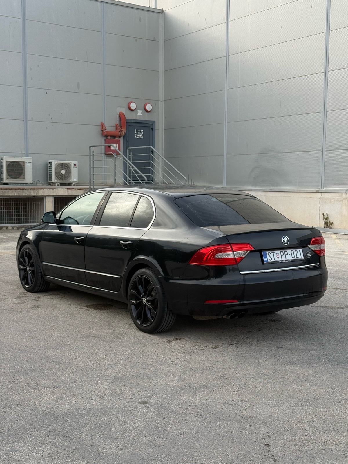 Škoda Superb 2,0 TDI 2014 god.; Full oprema; Top stanje; Nije uvoz, fotografija 10