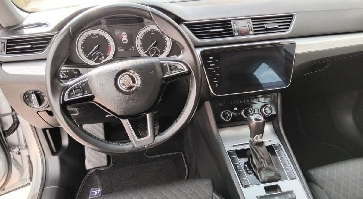 Škoda Superb 2,0 TDI 2020 DSG, fotografija 6