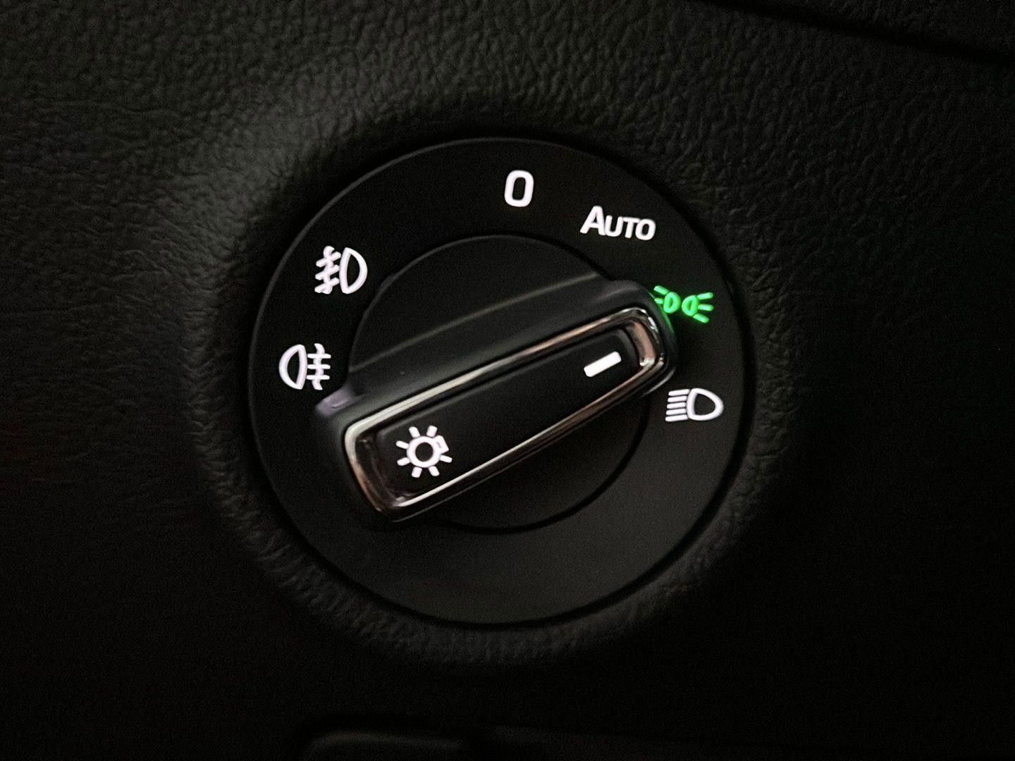 Škoda Superb 2,0 TDI AMBITION NAVI ACC-TEMPOMAT APPLE ANDR KUKA 2019, fotografija 19