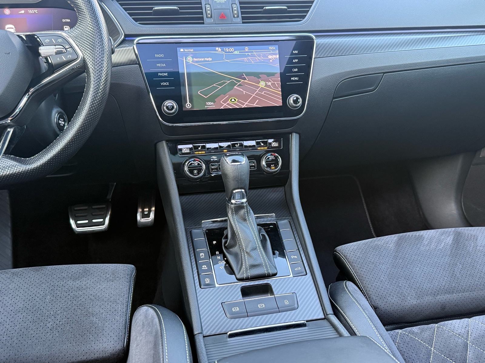 Škoda Superb 2,0 TDI SPORTLINE | DSG | MEMORIJA | NAVI | PANORAMA, fotografija 14