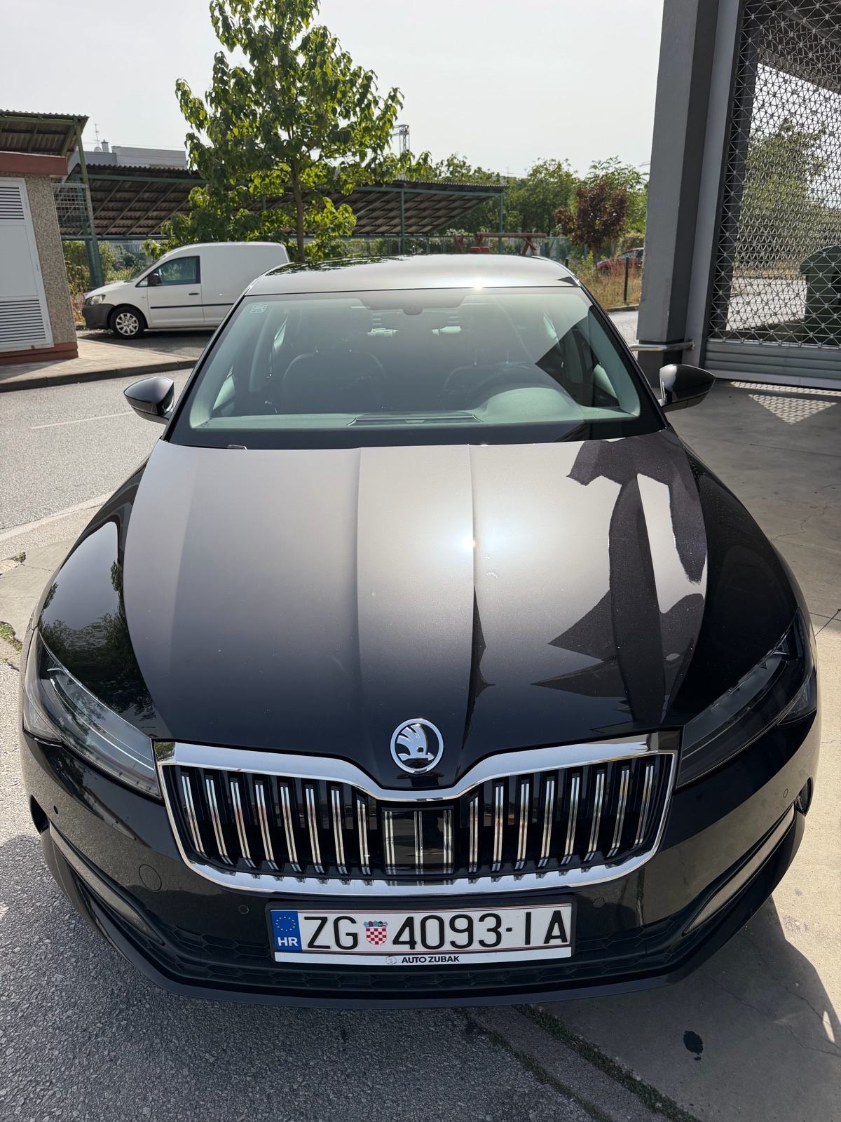Škoda Superb 2,0 TDI DSG BUSINESS, fotografija 2