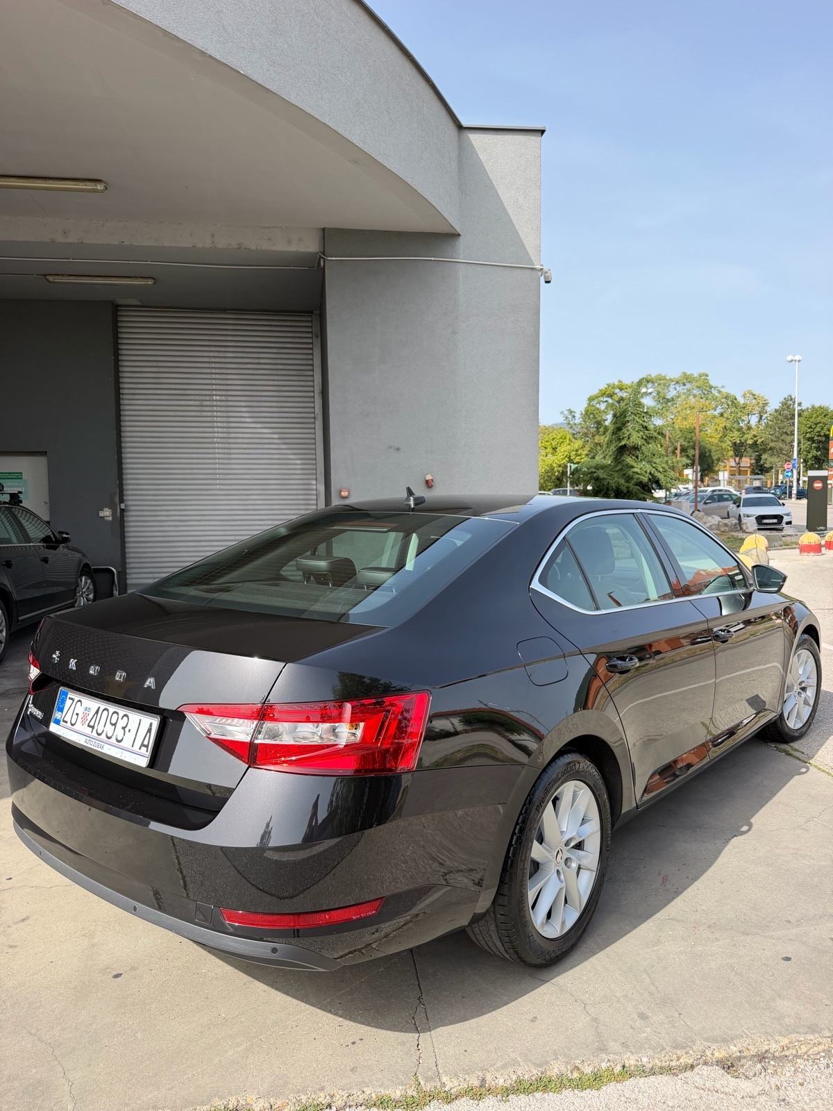 Škoda Superb 2,0 TDI DSG BUSINESS, fotografija 3