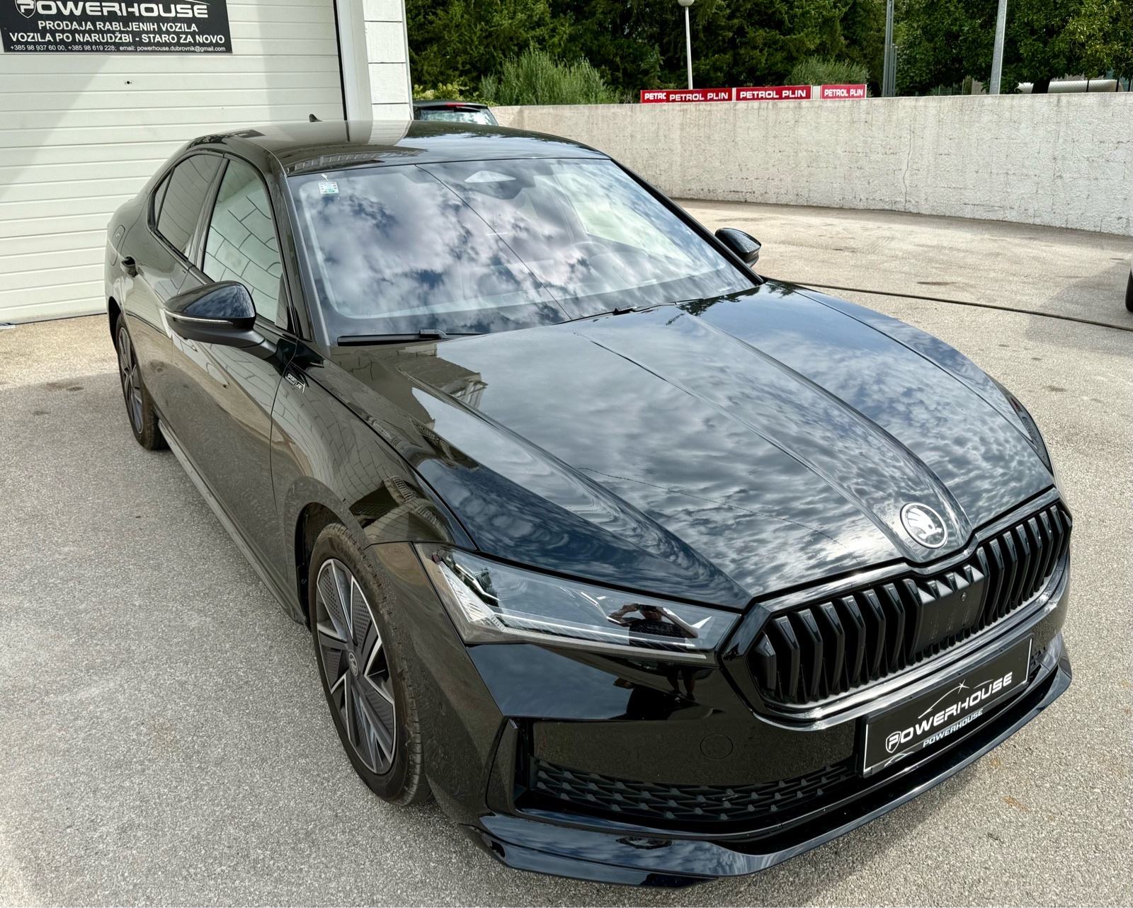 Škoda Superb 2,0 TDI automatik Sportline, fotografija 10