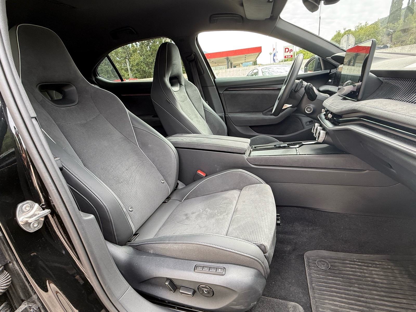 Škoda Superb 2,0 TDI automatik Sportline, fotografija 20