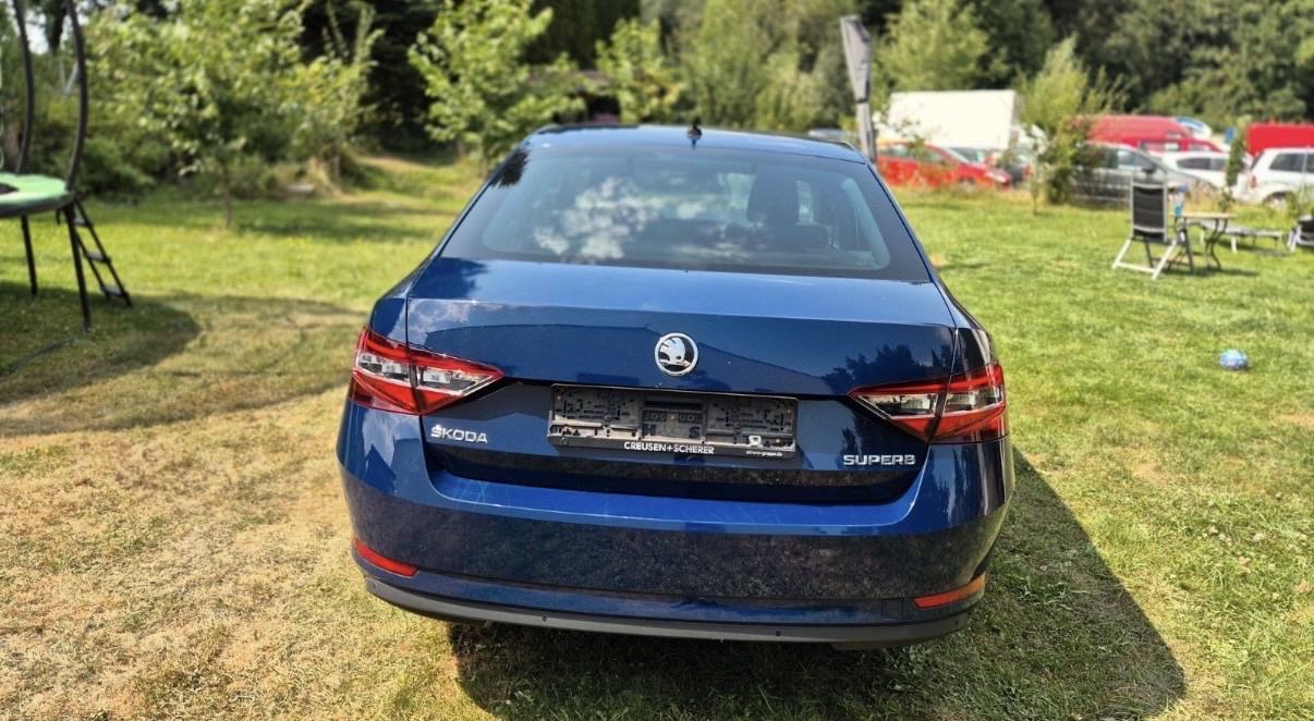 Škoda Superb 2.0 TDI #Bi-XENON #NAVI #PDC, fotografija 7