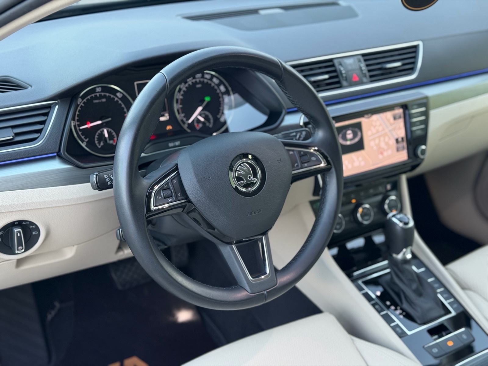 Škoda Superb 2,0 TDI DSG 140kw Style, Alu 19, Kamera, Navi, fotografija 19