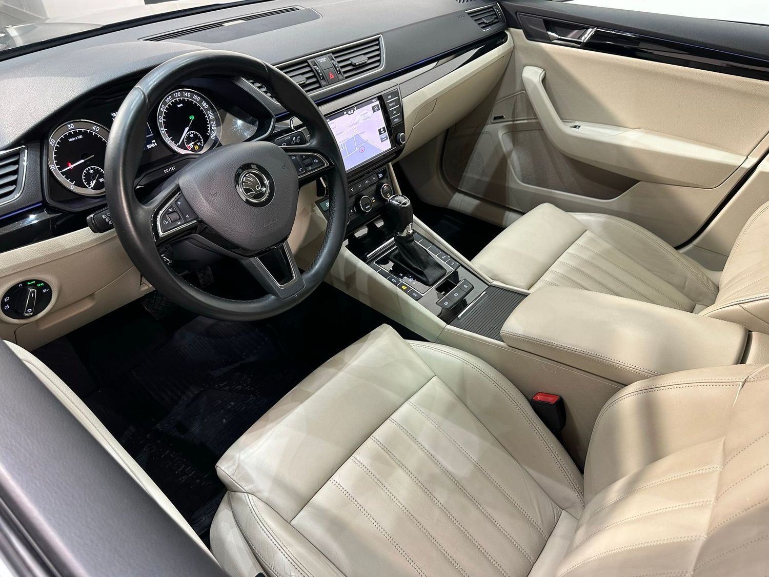 Škoda Superb 2,0 TDI DSG 190KS L&K NAVI KAMERA MEM.SIC. KOŽA 1.VL., fotografija 6