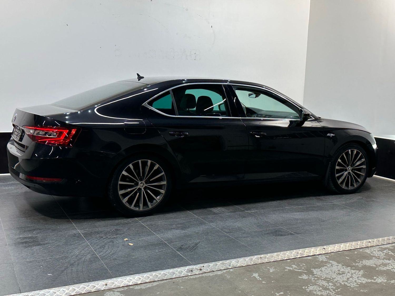 Škoda Superb 2,0 TDI DSG 190KS L&K NAVI KAMERA MEM.SIC. KOŽA 1.VL., fotografija 4