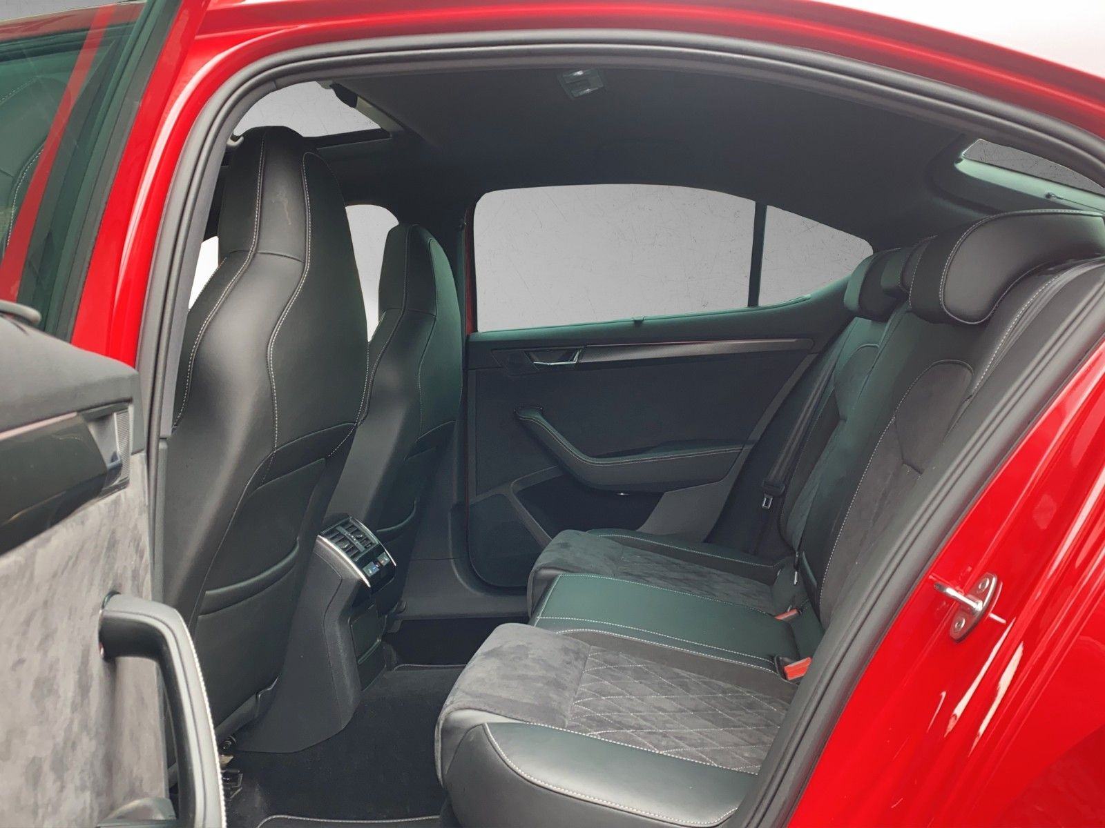Škoda Superb 2.0 TDI DSG 4X4 200KS SPORT LINE PANO ACC DCC ALCANTARA, fotografija 17