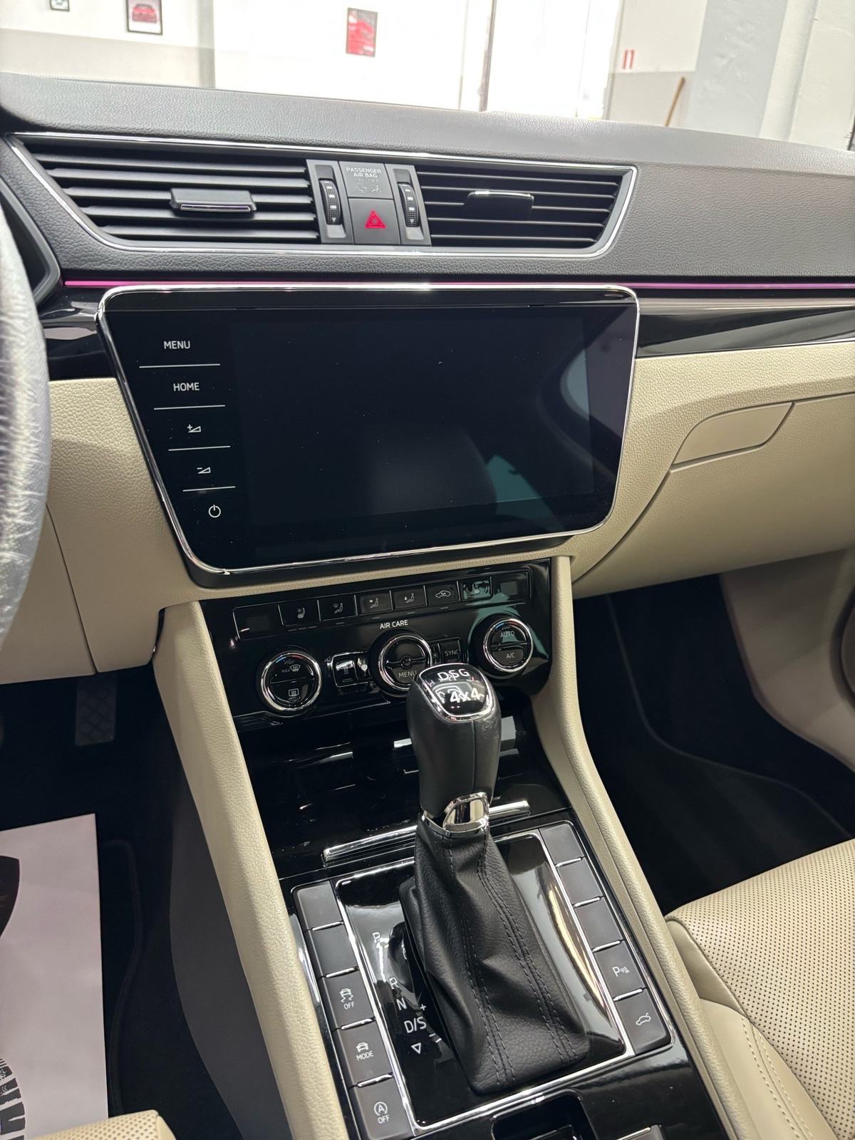 Škoda Superb 2,0 TDI DSG 4x4 L&K, fotografija 10
