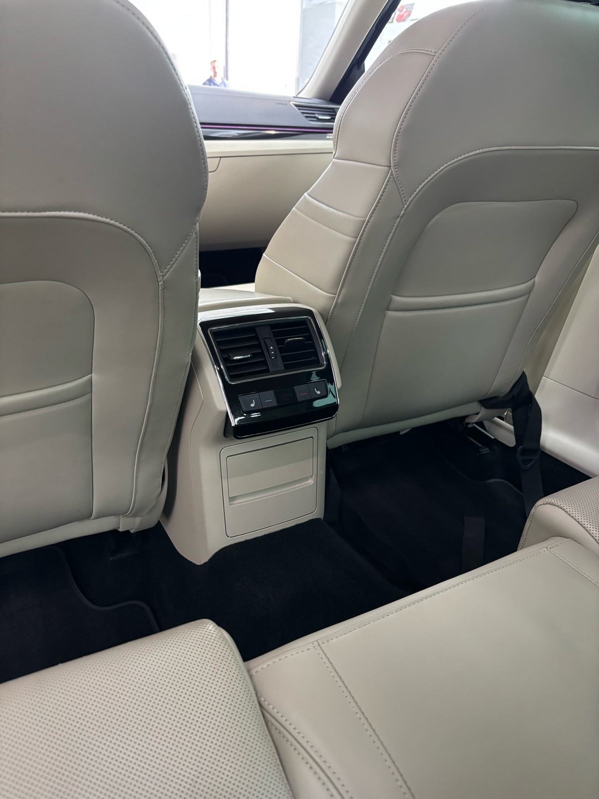 Škoda Superb 2,0 TDI DSG 4x4 L&K, fotografija 12