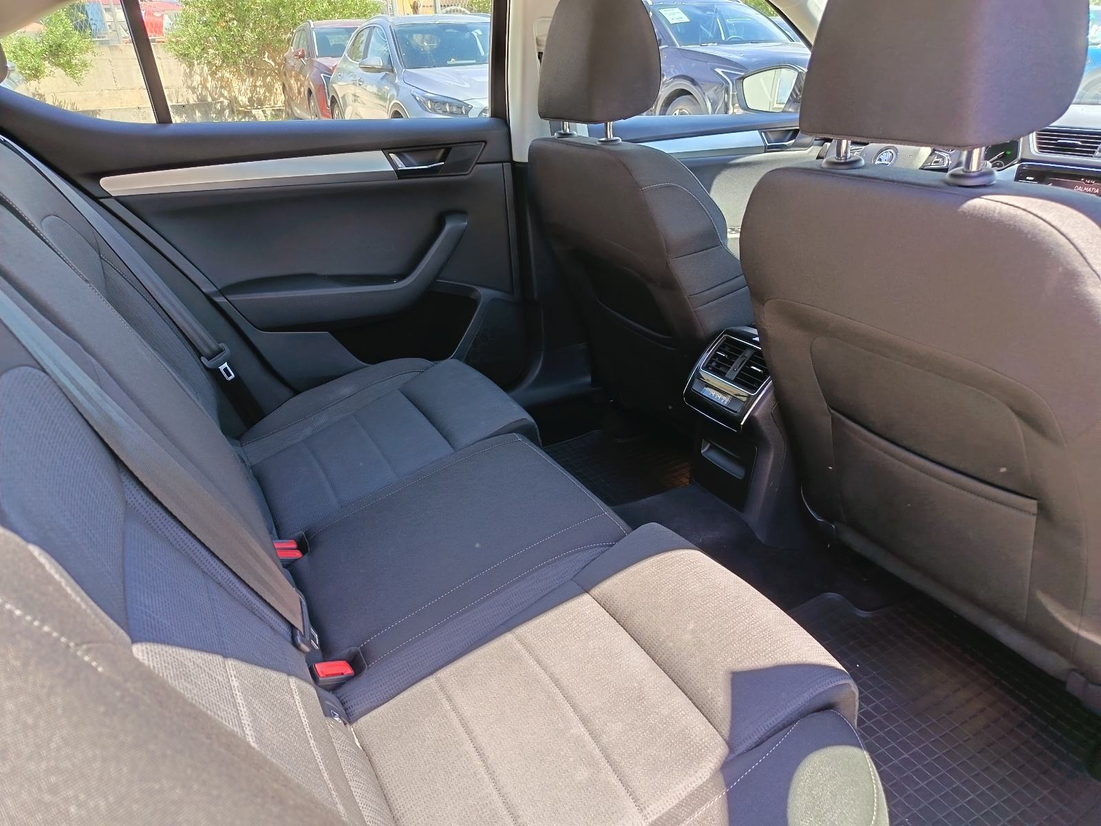 Škoda Superb 2,0 TDI DSG AMBITION,očuvan, jamstvo!, fotografija 11