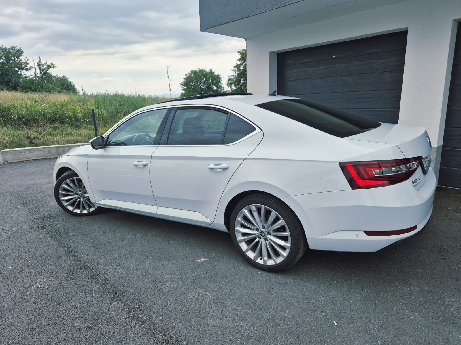 Škoda Superb 2,0 TDI DSG automatik, fotografija 3
