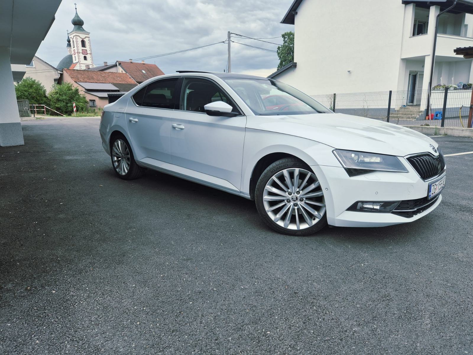 Škoda Superb 2,0 TDI DSG automatik, fotografija 2