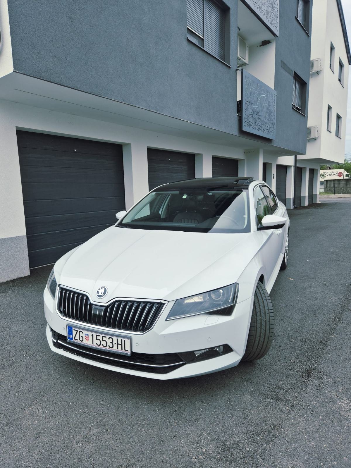 Škoda Superb 2,0 TDI DSG automatik, fotografija 4