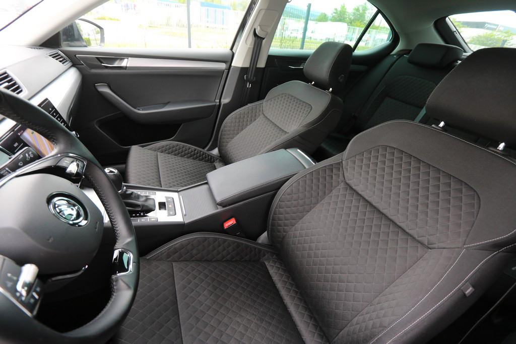 Škoda Superb 2.0 TDI DSG Business Edition VIRTUAL -LED- 150 KS, fotografija 6