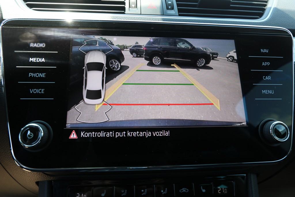 Škoda Superb 2.0 TDI DSG Business Edition VIRTUAL -LED- 150 KS, fotografija 9