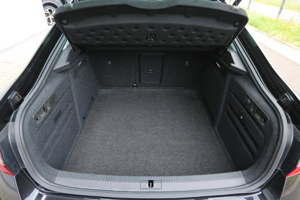 Škoda Superb 2.0 TDI DSG Business Edition VIRTUAL -LED- 150 KS, fotografija 12