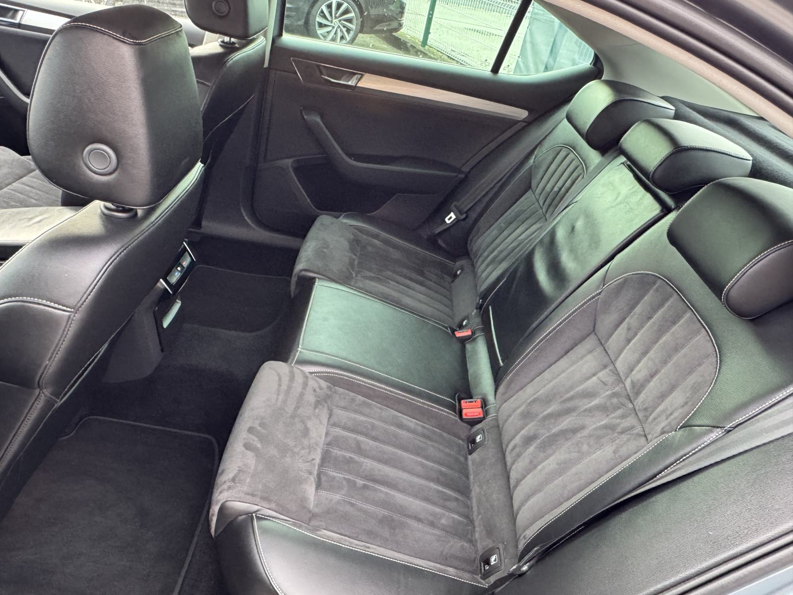 Škoda Superb 2,0 TDI DSG Business, fotografija 13