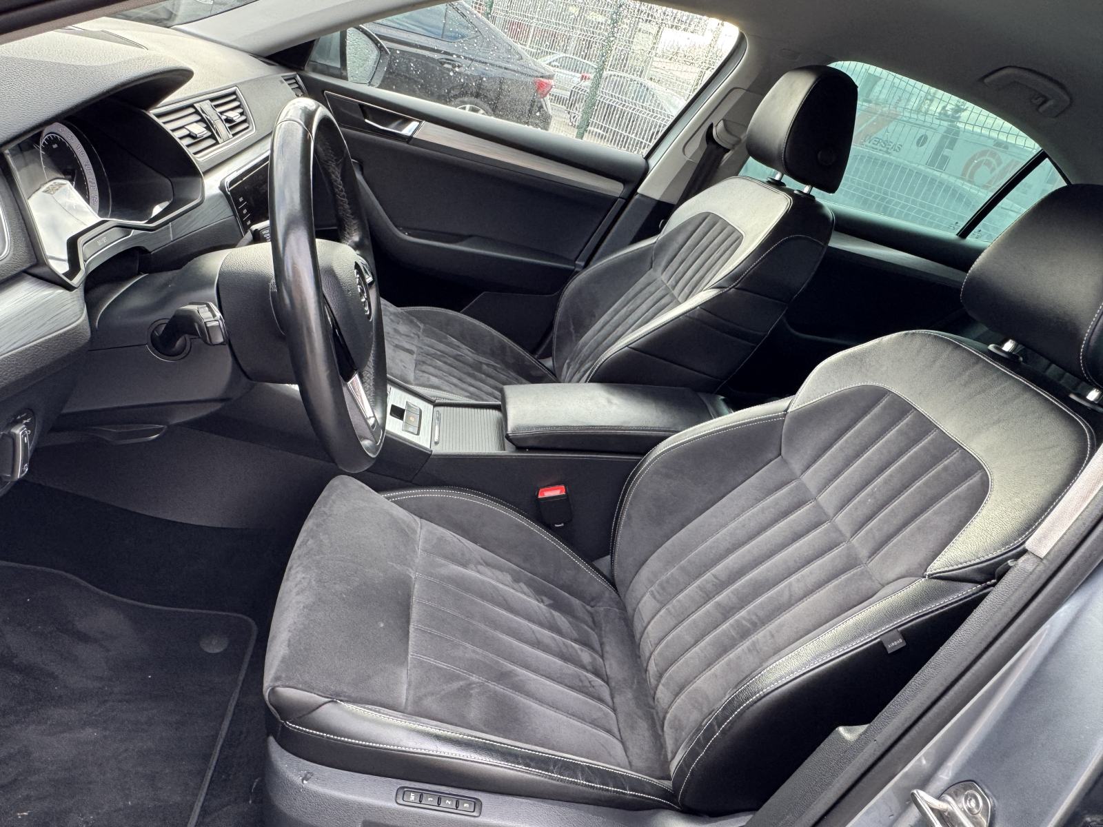 Škoda Superb 2,0 TDI DSG Business, fotografija 7