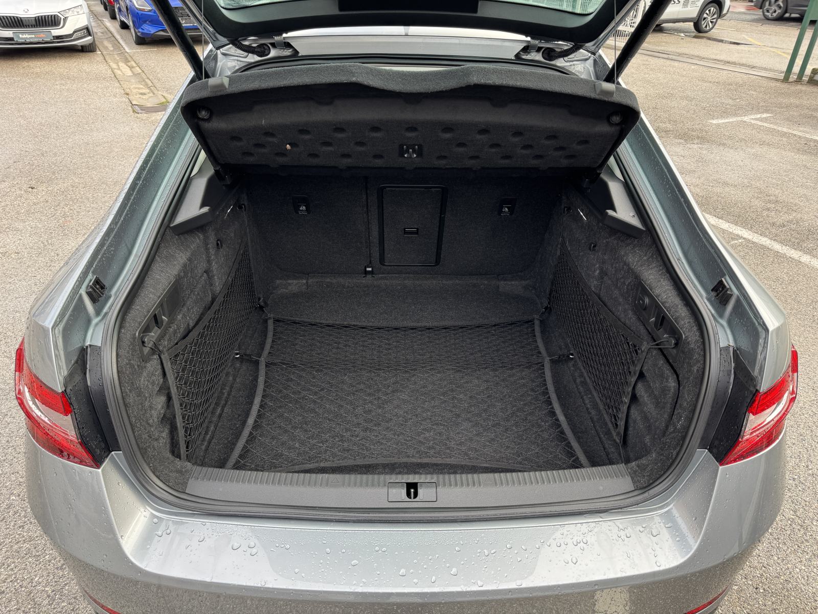 Škoda Superb 2,0 TDI DSG Business, fotografija 16