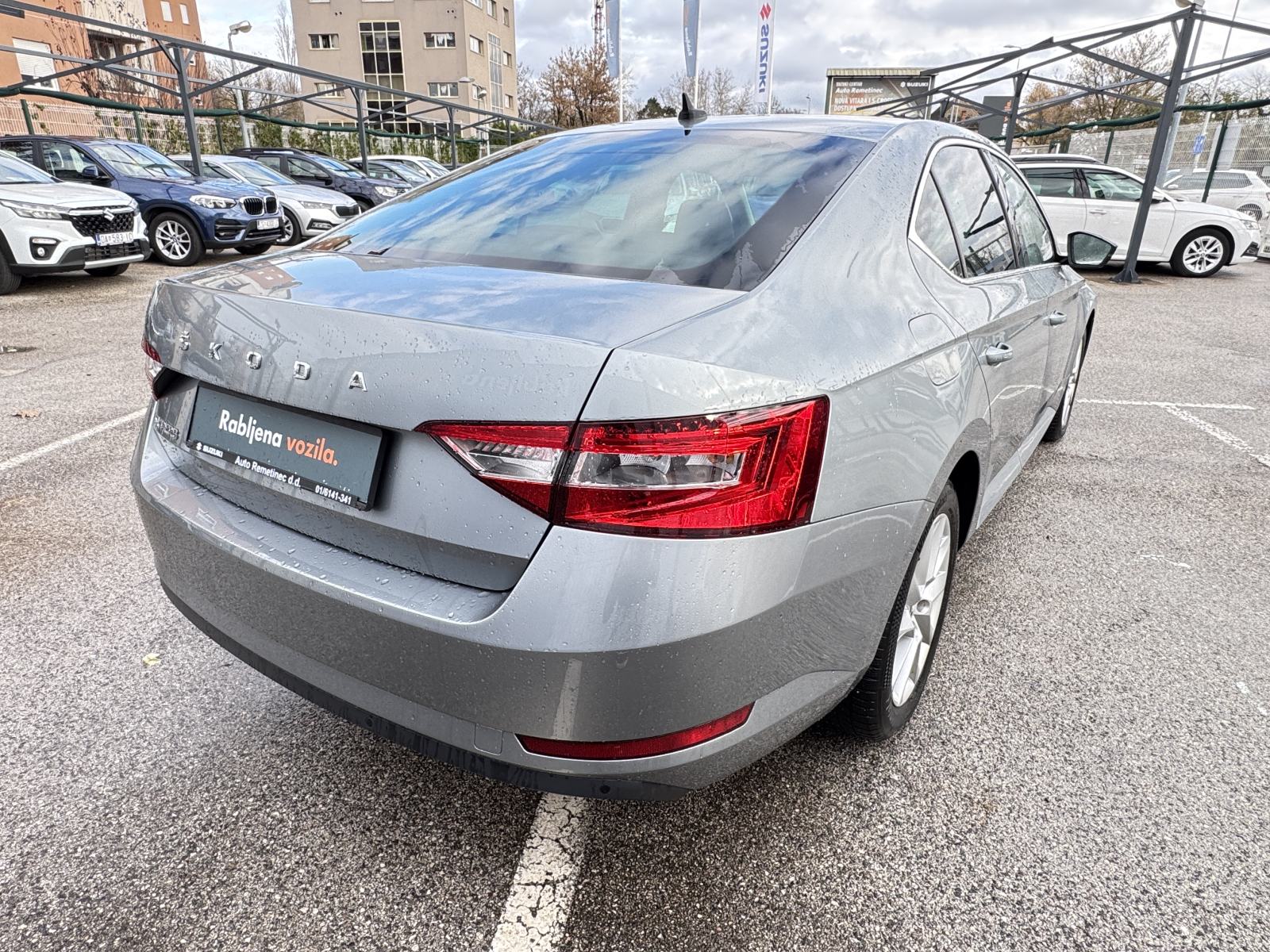 Škoda Superb 2,0 TDI DSG Business, fotografija 4